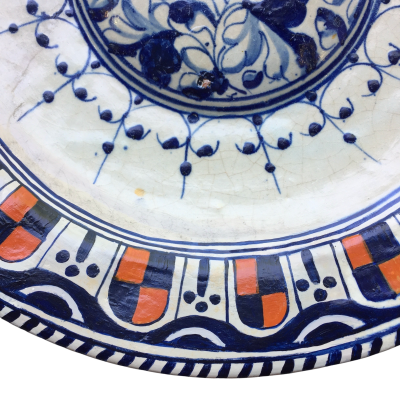 Rare Dutch Maiolica Charger a foglie early 17th century