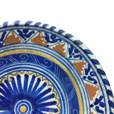 Rare Dutch Maiolica plate with stylized flower early 17th centruy