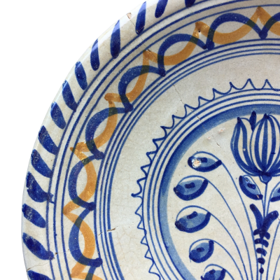 Rare Dutch Maiolica plate with tulip early 17th century