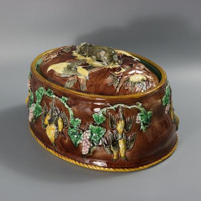 Rare Majolica Gun Dog Game Pie Dish