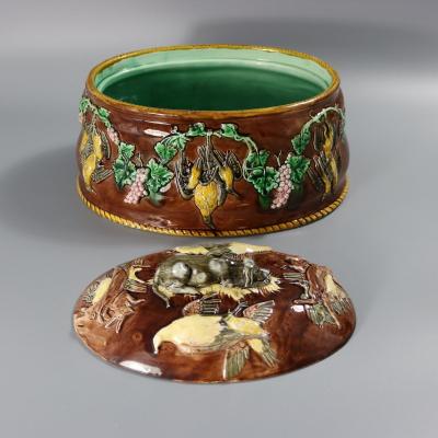 Rare Majolica Gun Dog Game Pie Dish