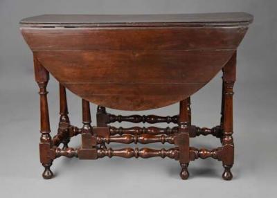 Rare early 18th century walnut gateleg table of fine patina