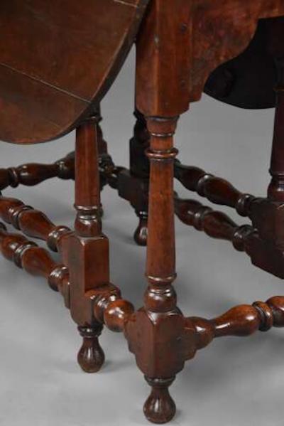 Rare early 18th century walnut gateleg table of fine patina