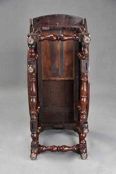 Rare early 18th century walnut gateleg table of fine patina