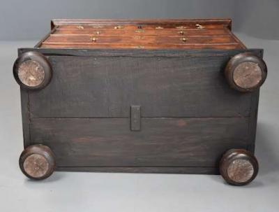 Rare fine William Mary yew walnut chest of drawers