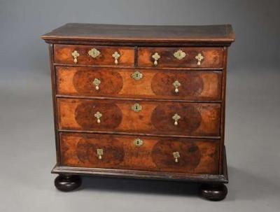 Rare fine William Mary yew walnut chest of drawers