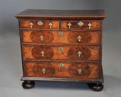 Rare fine William Mary yew walnut chest of drawers
