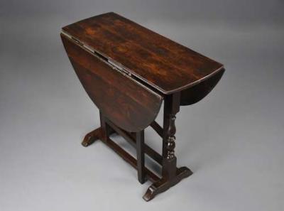 Rare late 17thc oak gateleg table of small proportions