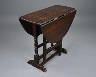 Rare late 17thc oak gateleg table of small proportions