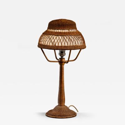 Rattan table lamp