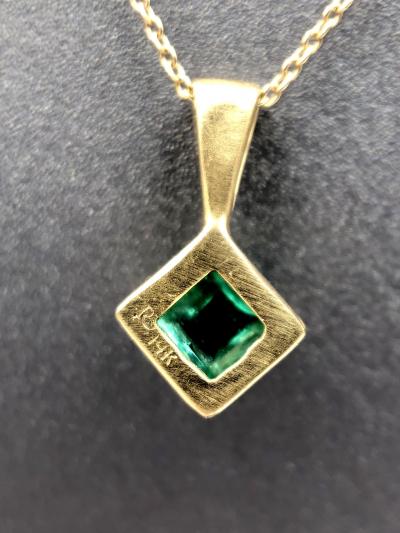 Rebecca Overmann No Heat Natural Sugarloaf Emerald White Diamond Gold Necklace Rebecca Overmann