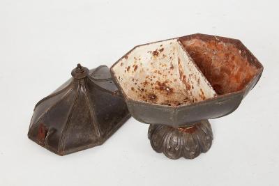 Regency Iron Allium Bulb Room Warmer