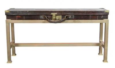 Regency Leather Gun Case on Base