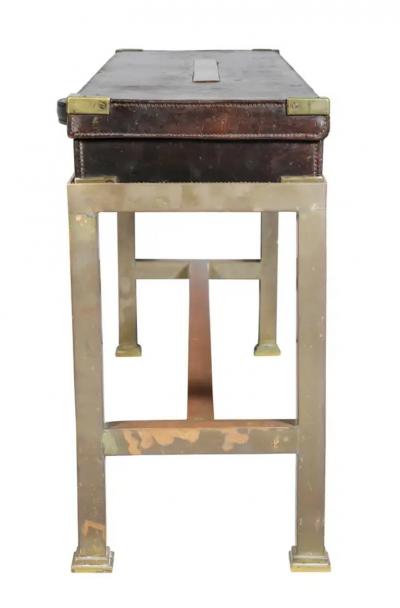 Regency Leather Gun Case on Base