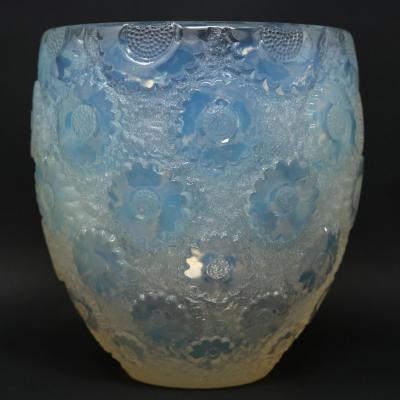 Ren Lalique Lalique Co Rene Lalique Opalescent Glass Paquerettes Daisies Vase