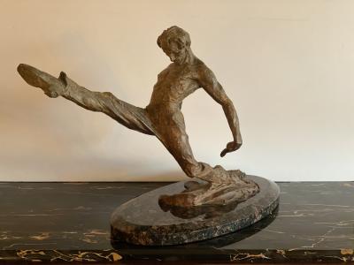 Richard MacDonald Suspension Flamenco