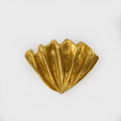 Robert Goossens Shell shaped wall light in gilded bronze