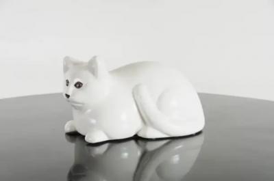 Robert Kuo Contemporary Lying Down Cat Sculpture in Cream Lacquer and Copper by Robert Kuo
