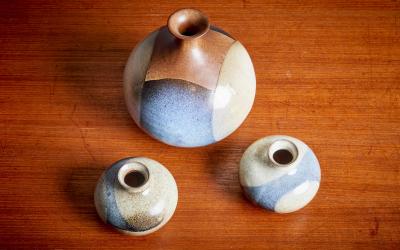 Robert Maxwell Robert Maxwell Set of 3 Ceramic Vases USA 1970s
