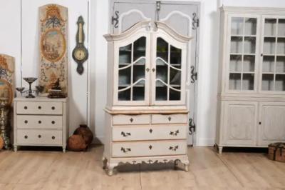 Rococo Style 1850s Swedish Light Grey Painted Bonnet Top Vitrine Cabinet
