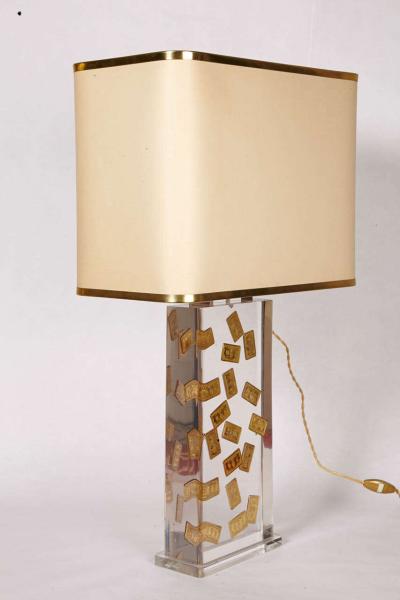 Romeo Paris 1970s table lamp with inclusion in lucite
