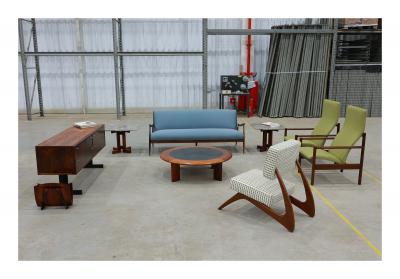 Round Coffee table in Hardwood Black Leather Unknown 1970s Lot 558