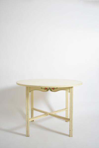 Round white table from Alentejo 1970s