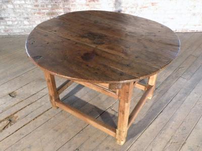 Rustic Spanish 17th century Round Center Table