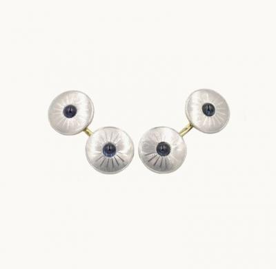 SAPPHIRE CABOCHON CUFFLINKS IN PLATINUM AND 14K GOLD CIRCA 1920