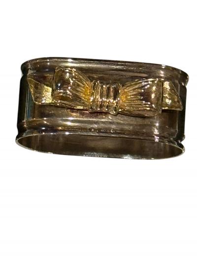 SET OF EIGHT SIVERPLATE GOLDTONE BOW DESIGN NAPKIN RINGS