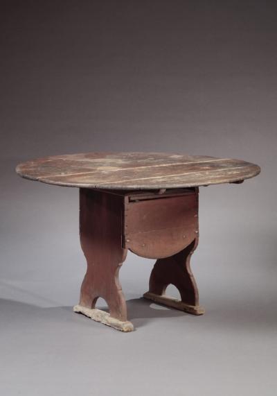 SHOE FOOT HUTCH TABLE
