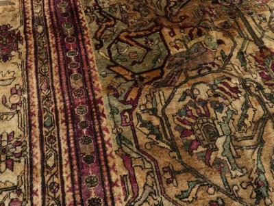 SILK ANTIQUE PERSIAN FEREGHAN ACCENT RUG