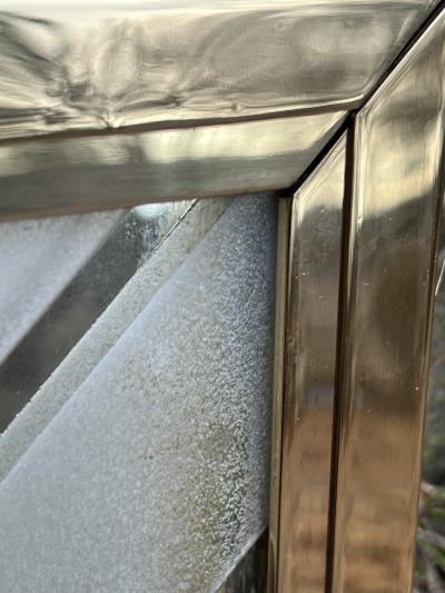 STUNNING PAIR OF ART DECO MODERNIST CARVED ETCHED DESIGN BRASS FRAMED MIRRORS