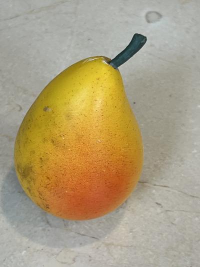 SUITE OF 15 ITALIAN DYED ALABASTER FRUIT