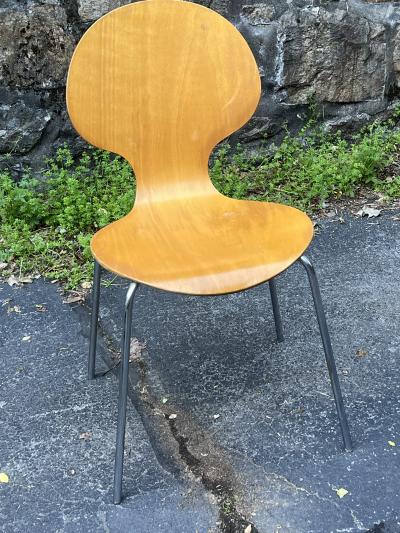 SUITE OF FOUR DANISH MODERN BENT PLYWOOD DINING STACKING CHAIRS