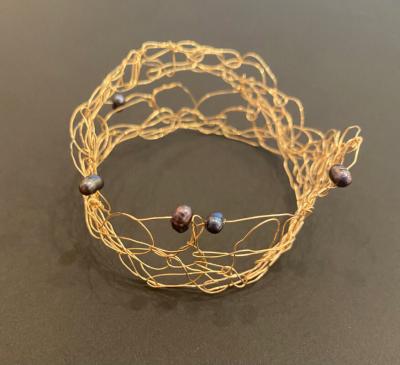 SUSAN FREDA Blue freshwater pearl bangle 20 