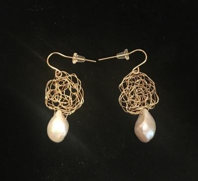 SUSAN FREDA Spun discs with baroque pearl drops in gold
