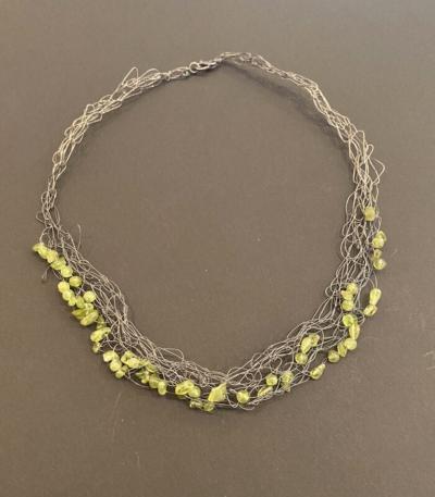 SUSAN FREDA Spun necklace with peridot 24 