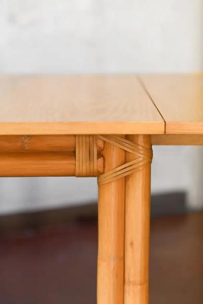 Sabatin bamboo table with extendable wooden shelf and leather bindings