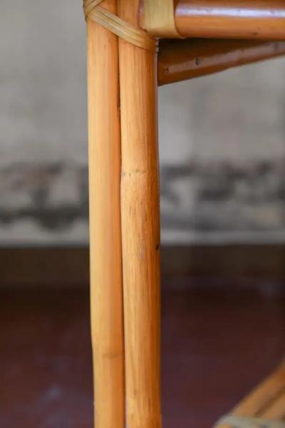 Sabatin bamboo table with extendable wooden shelf and leather bindings