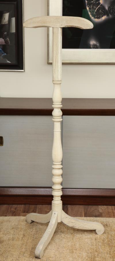 Sandblasted Oak Valet