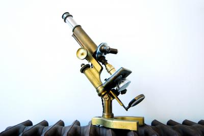 Sang Pil Bae Bausch and Lomb microscope lamp