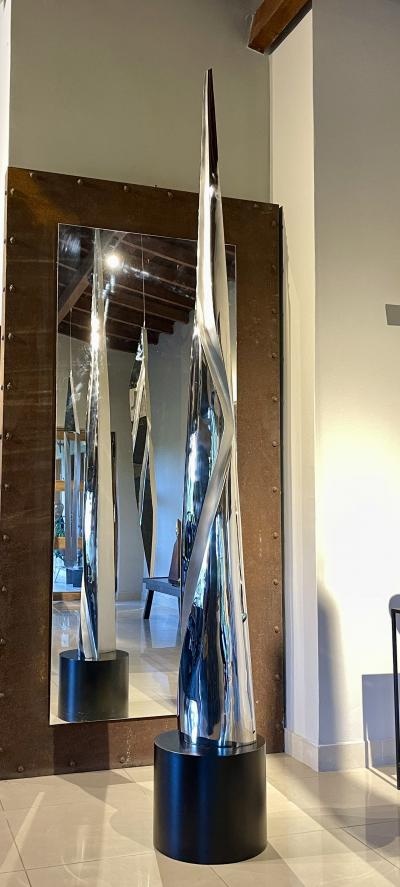 Santiago Medina ENCANTO INDOOR MONUMENTAL