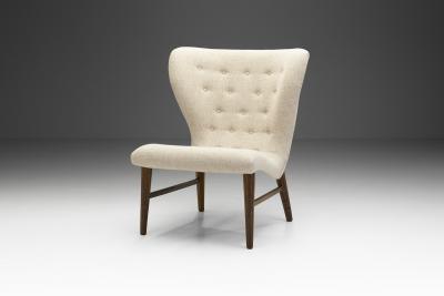 Scandinavian Curved Easy Chair With Wooden Legs Scandinavia ca 1950s