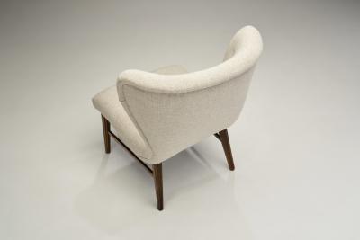 Scandinavian Curved Easy Chair With Wooden Legs Scandinavia ca 1950s