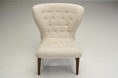 Scandinavian Curved Easy Chair With Wooden Legs Scandinavia ca 1950s