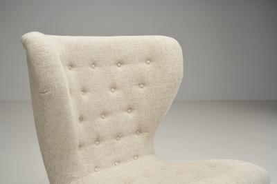 Scandinavian Curved Easy Chair With Wooden Legs Scandinavia ca 1950s