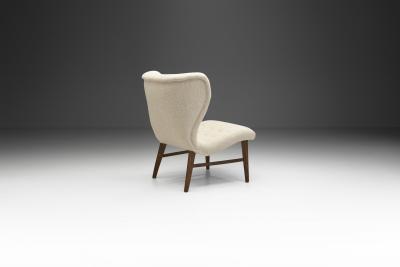 Scandinavian Curved Easy Chair With Wooden Legs Scandinavia ca 1950s