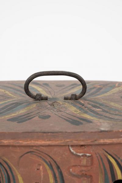Scandinavian Tine or Svepask Painted Bentwood Oval Shape Box