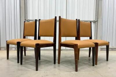 Sergio Rodrigues 4 Dining Chairs in Hardwood Leather by Sergio Rodrigues Brazil 1960